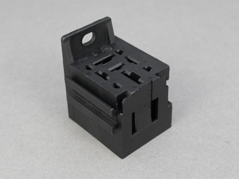 Relay Socket - 090 290 008 MONARK