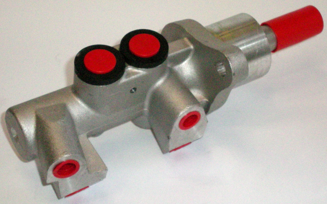 Brake Master Cylinder - 0 986 481 017 BOSCH