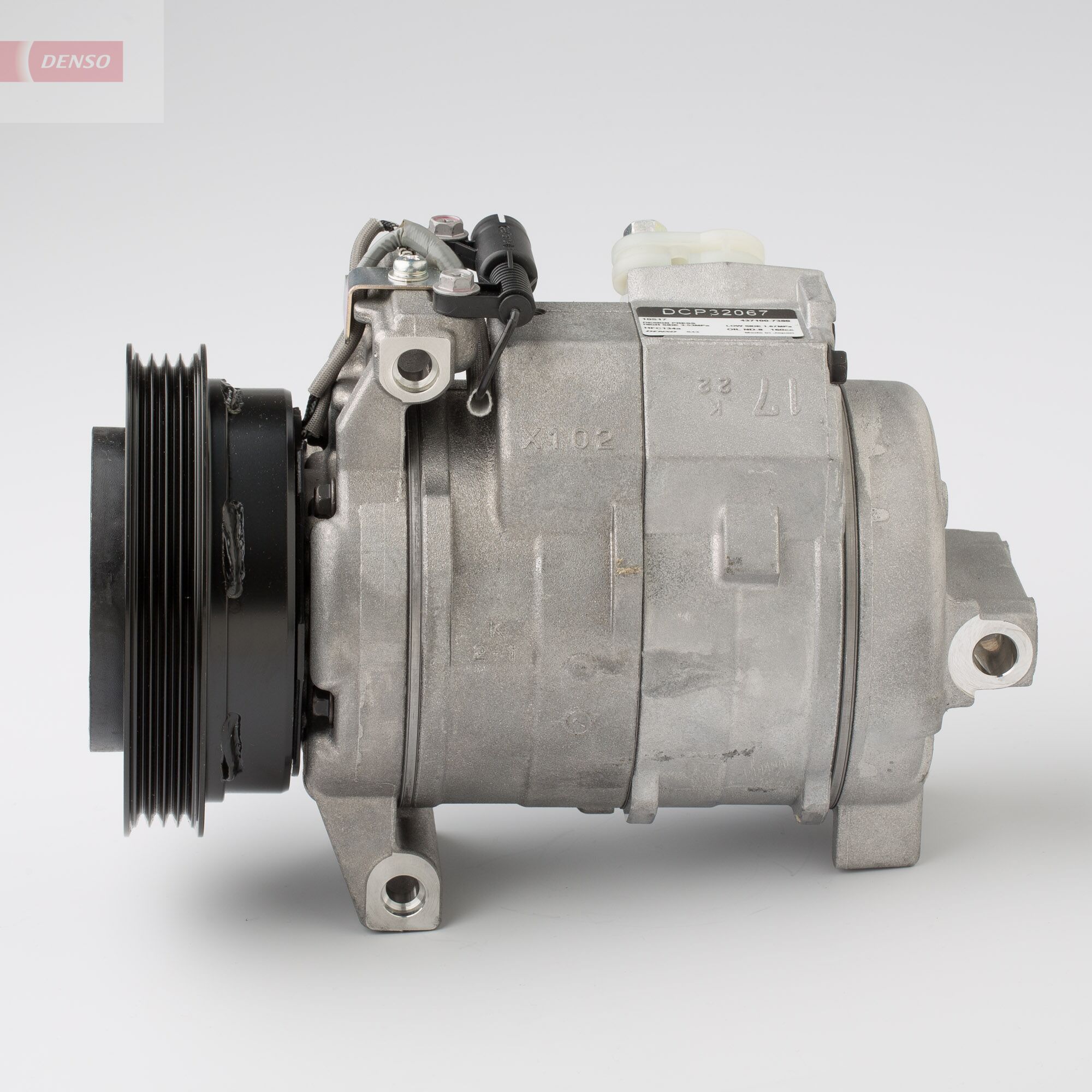 Compressor, air conditioning - DCP32067 DENSO