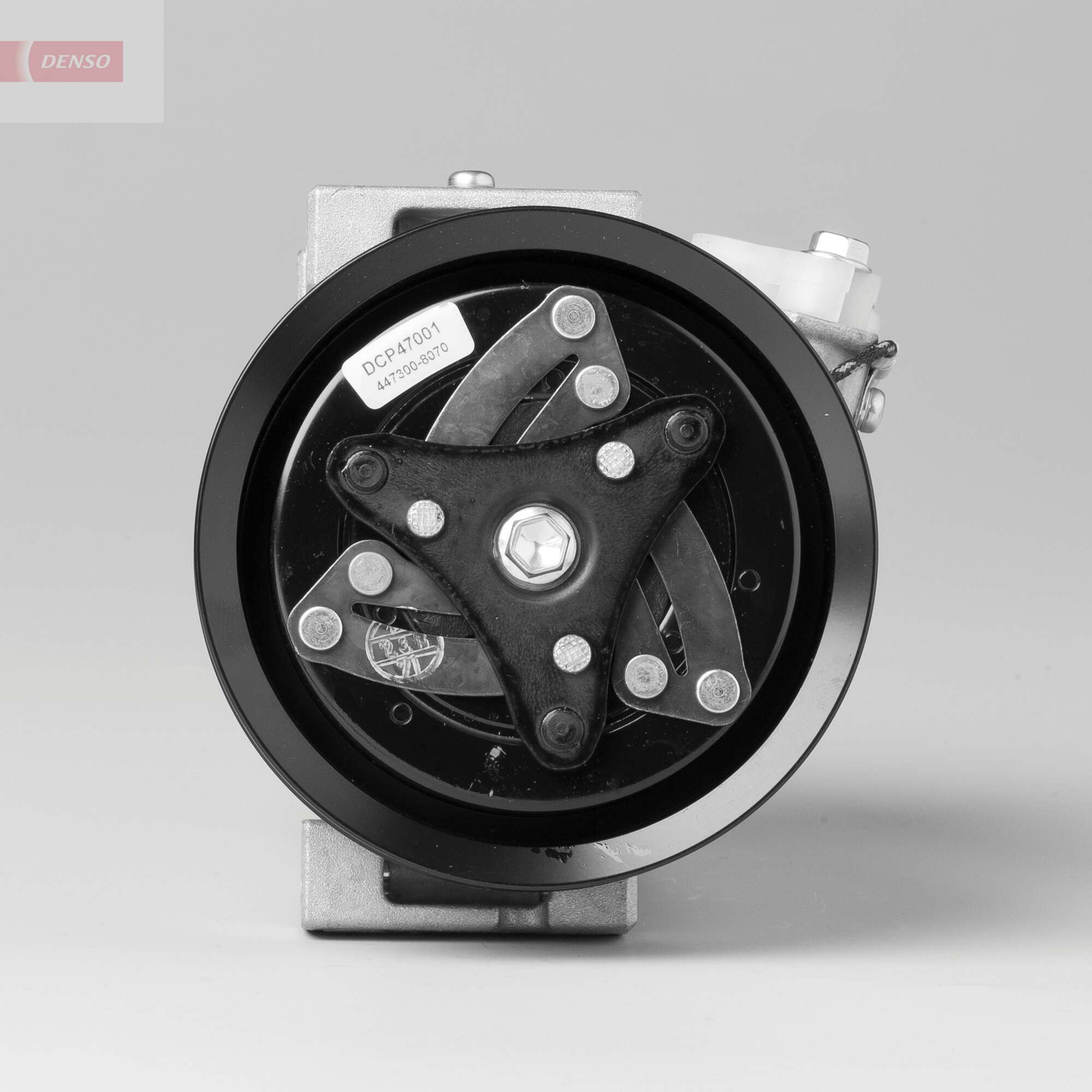 Compressor, air conditioning - DCP47001 DENSO