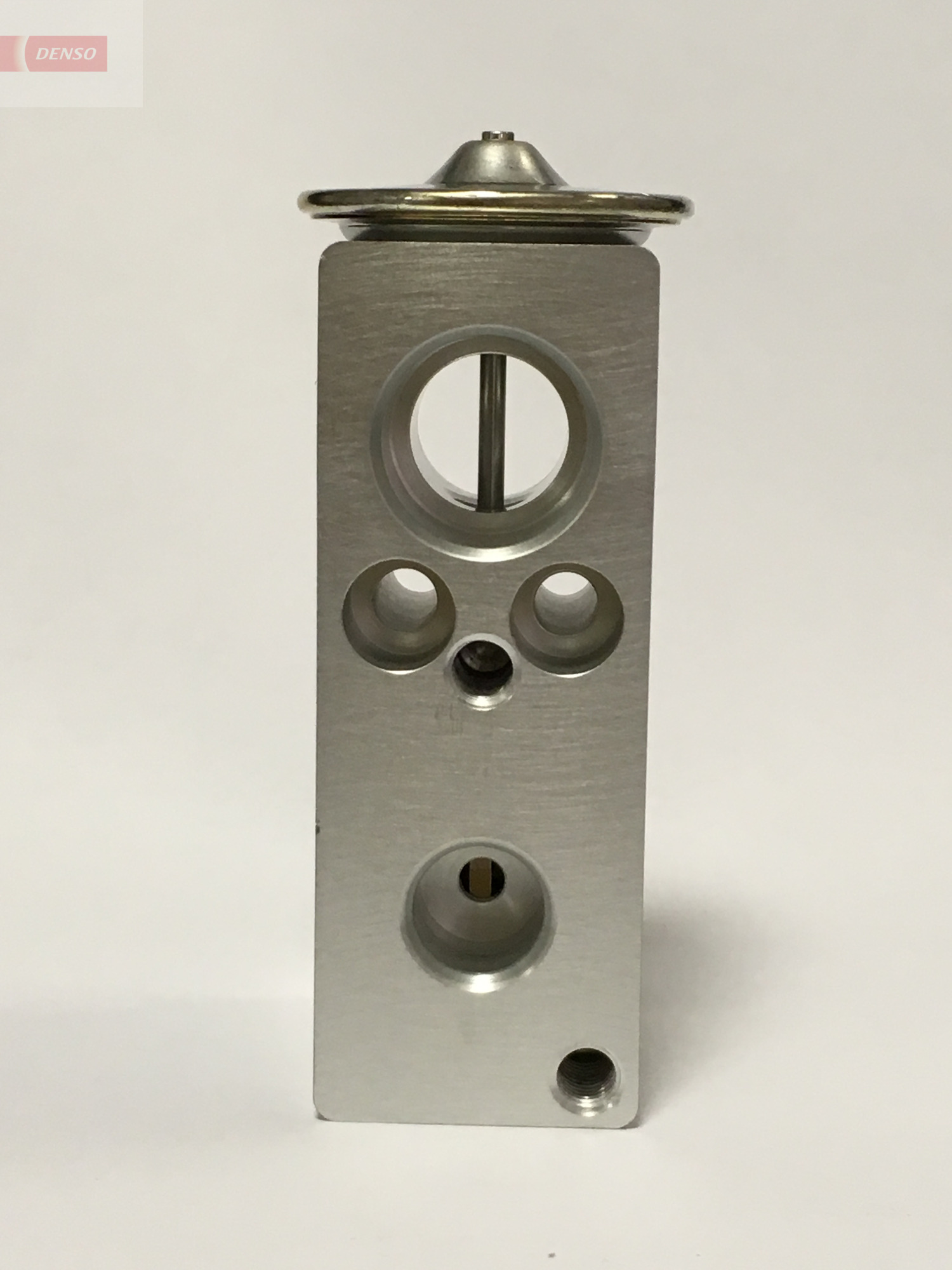 Expansion Valve, air conditioning - DVE21004 DENSO