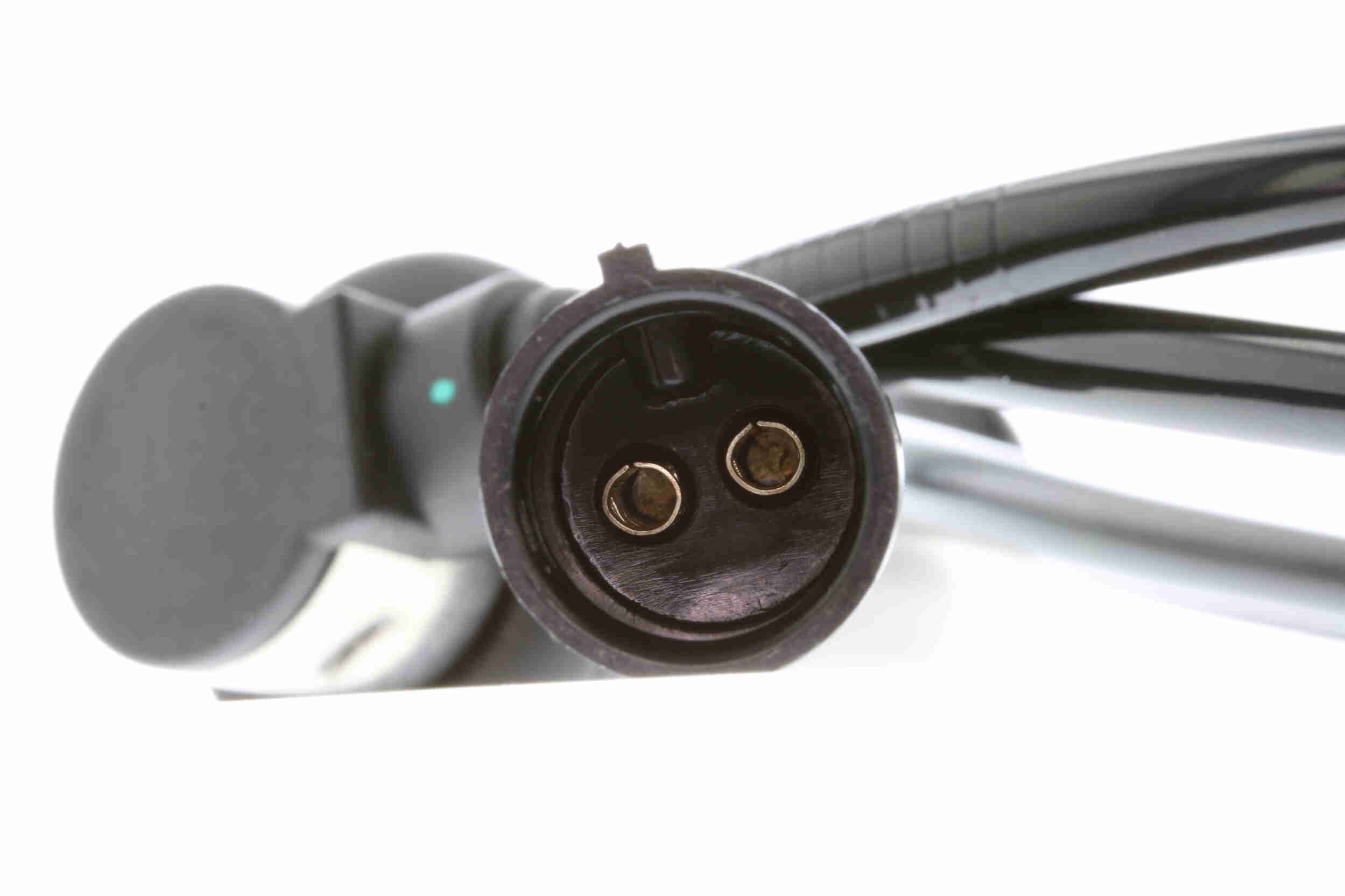 Sensor, wheel speed - V10-72-1326 VEMO