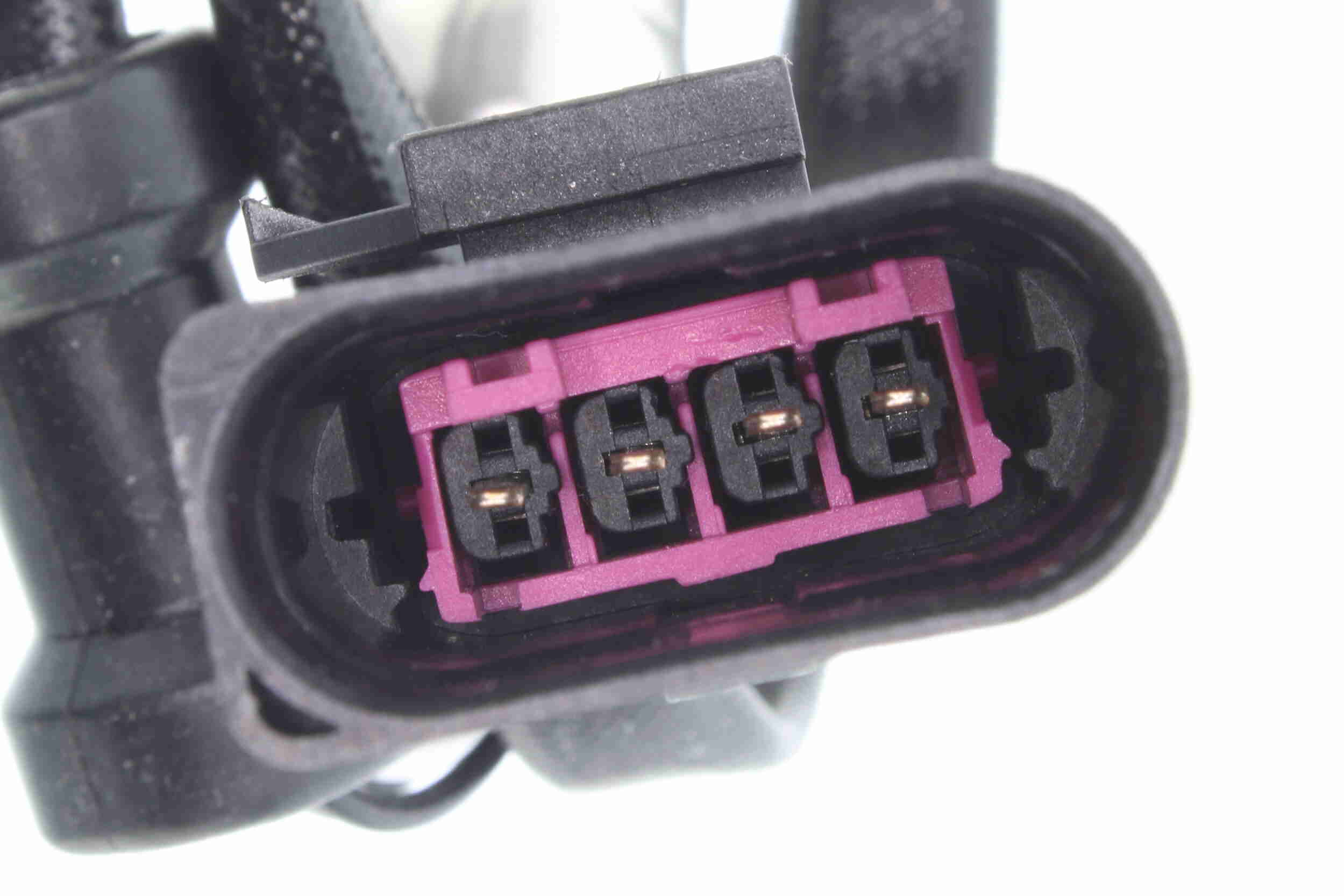 Lambda Sensor - V10-76-0089 VEMO