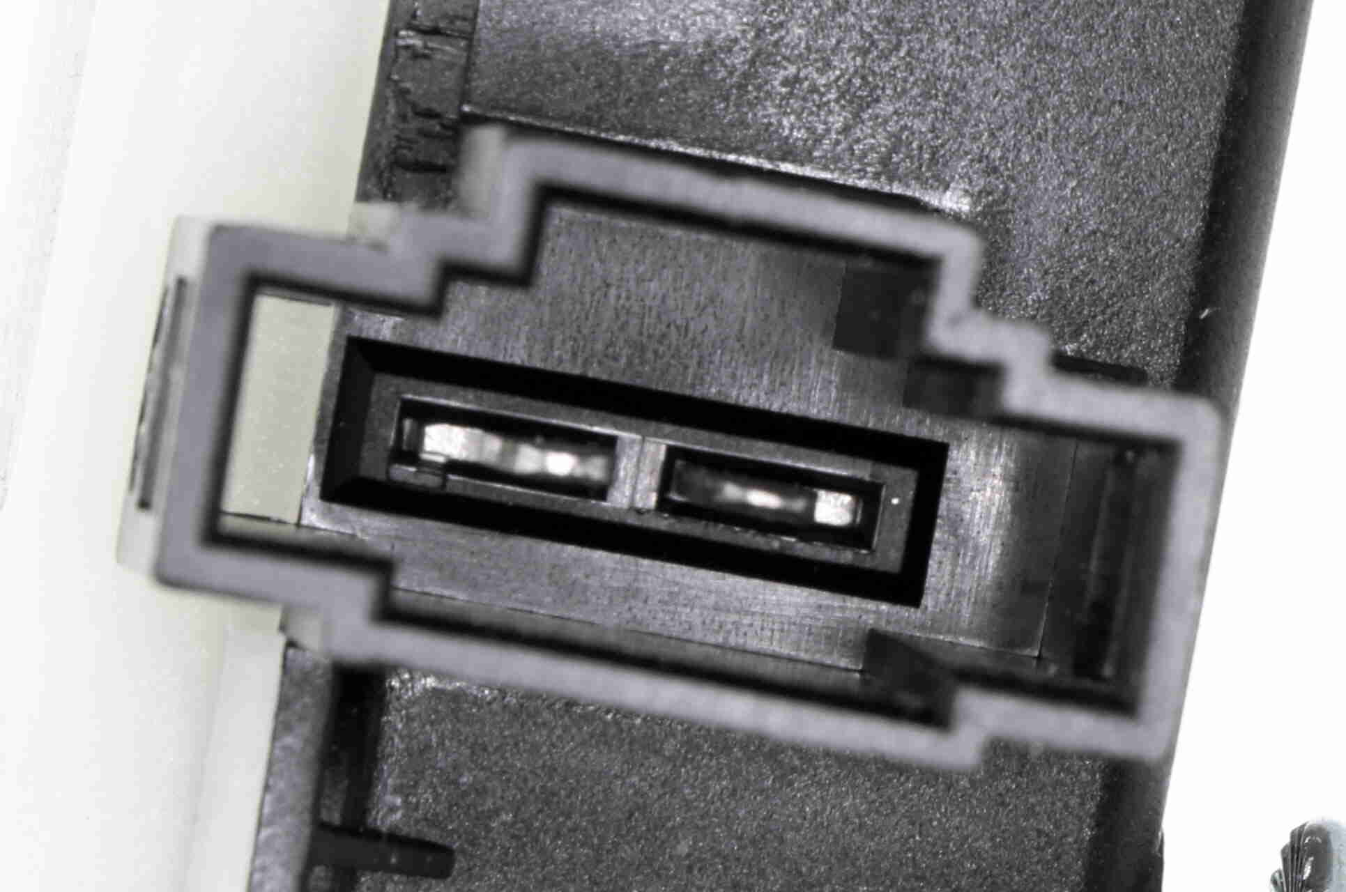 Control, central locking system - V10-77-0012 VEMO