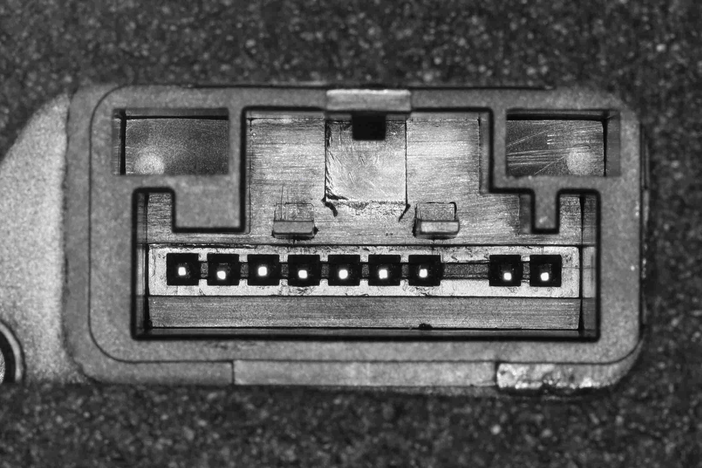 Lambda Sensor - V10-76-0088 VEMO