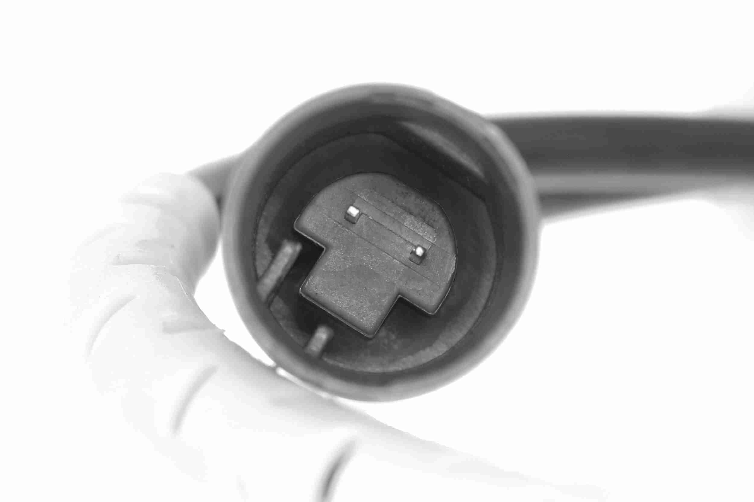 Sensor, wheel speed - V20-72-0500 VEMO