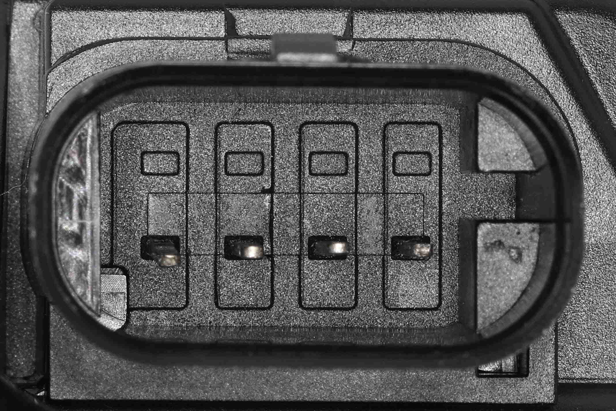 Sensor, engine oil level - V46-72-0287 VEMO