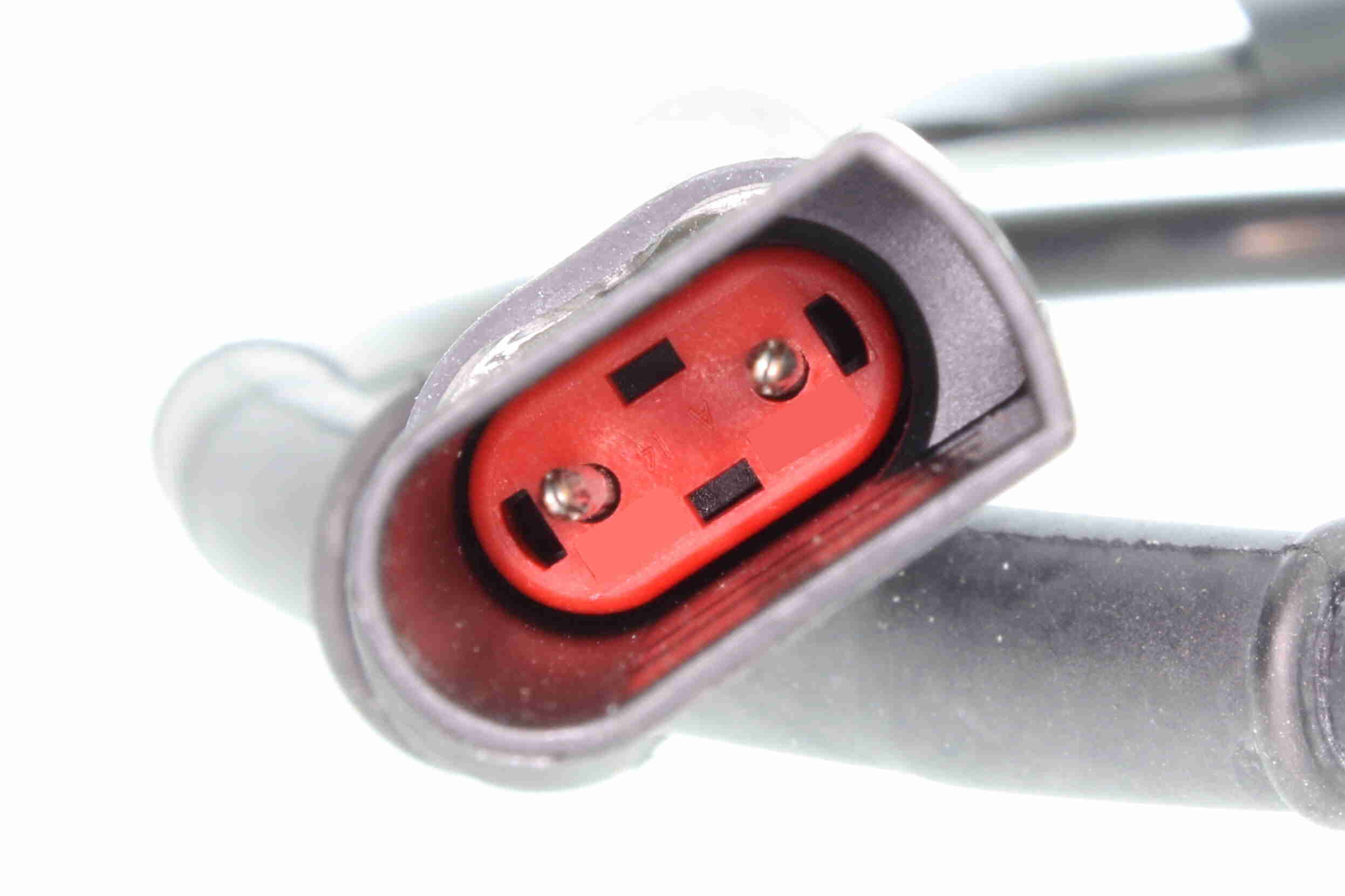 Sensor, wheel speed - V25-72-0013 VEMO