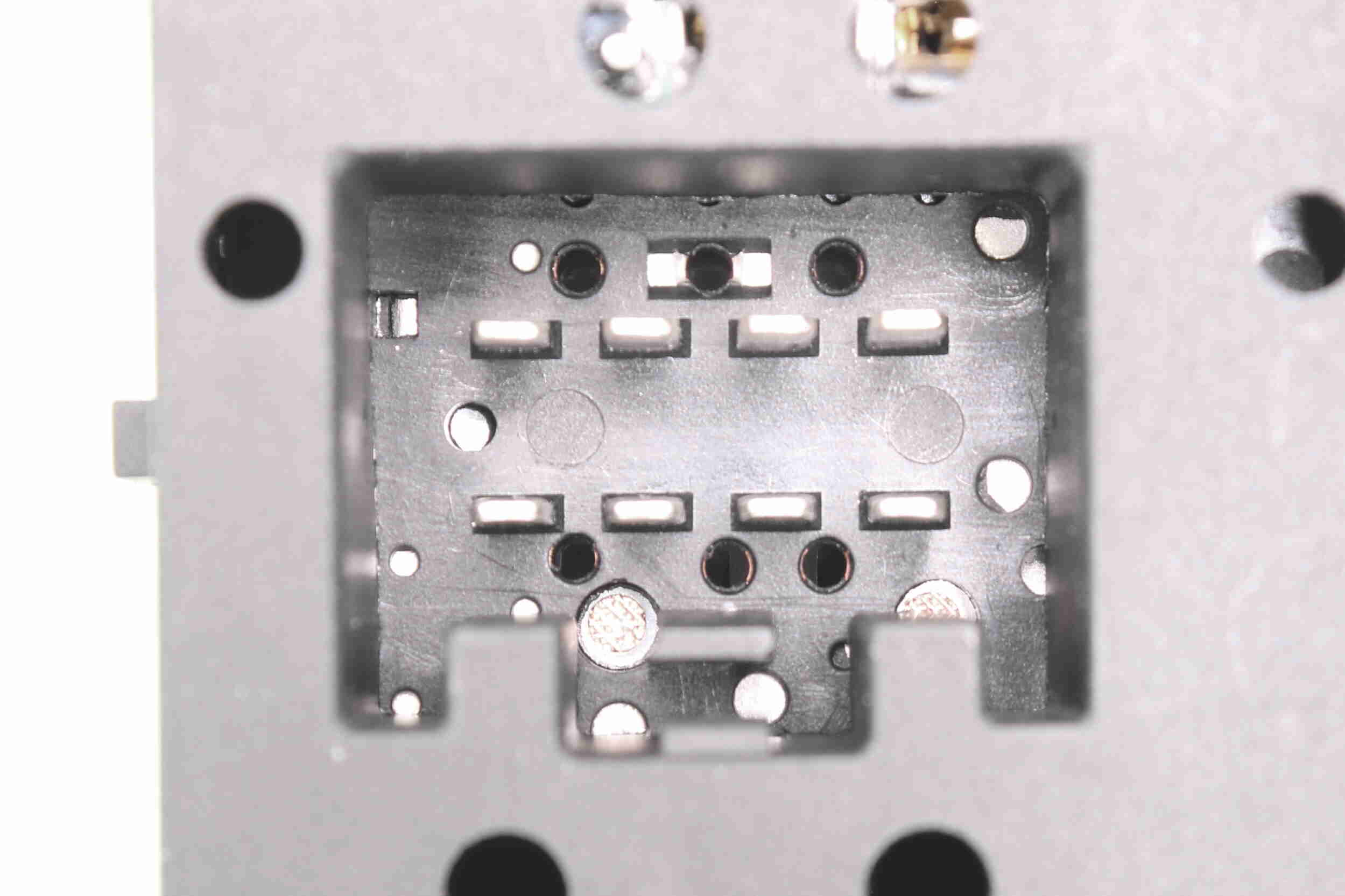 Sensor, oil temperature - V40-72-0332 VEMO