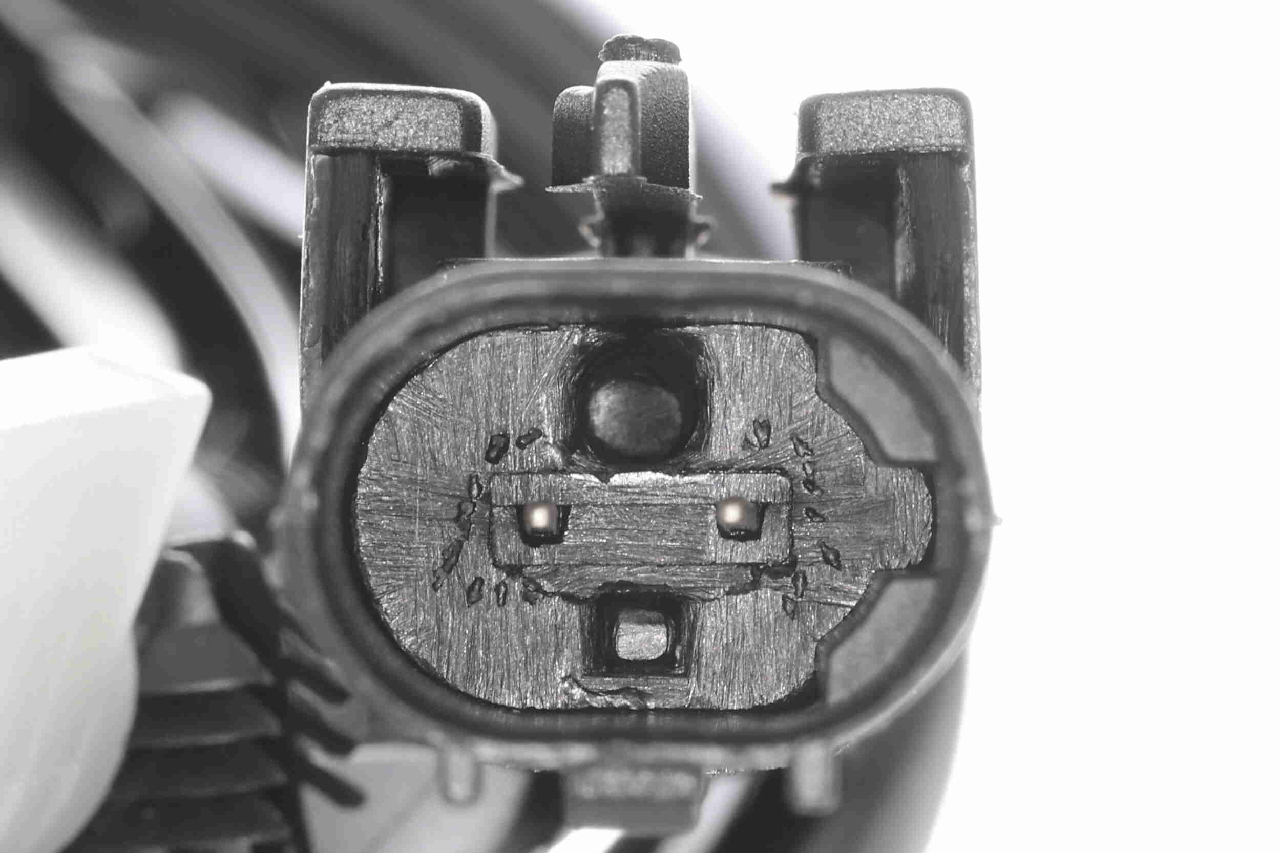 Sensor, wheel speed - V30-72-0880 VEMO