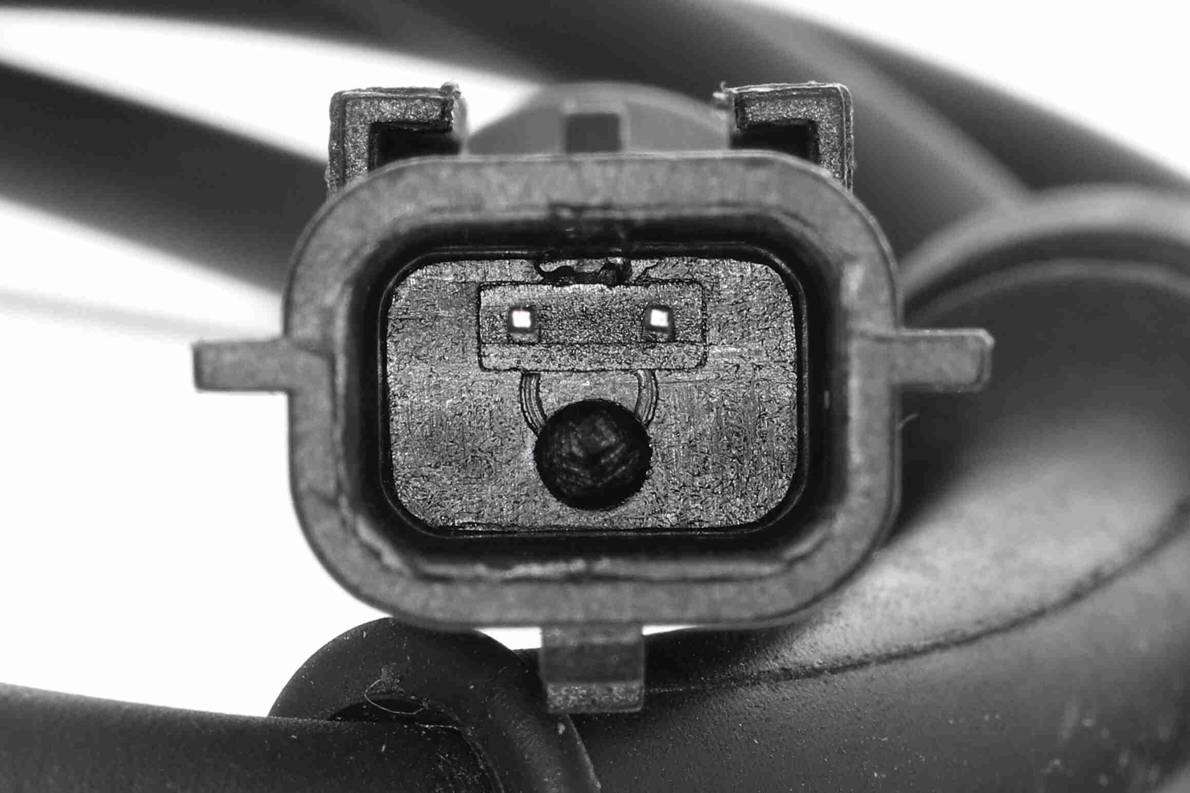 Sensor, wheel speed - V46-72-0272 VEMO