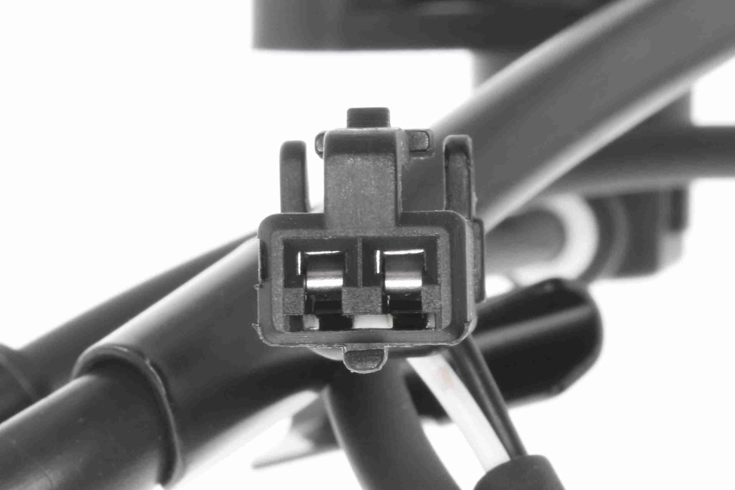 Sensor, wheel speed - V70-72-0213 VEMO