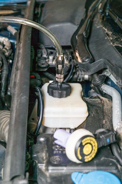 Filler/Bleeder Unit, brake fluid - V4411 VIGOR