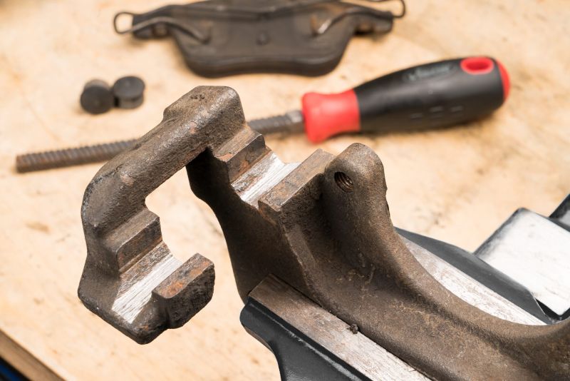 File, brake pad well cleaning - V5691 VIGOR