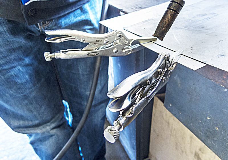 Vise-grip Pliers - V1802 VIGOR