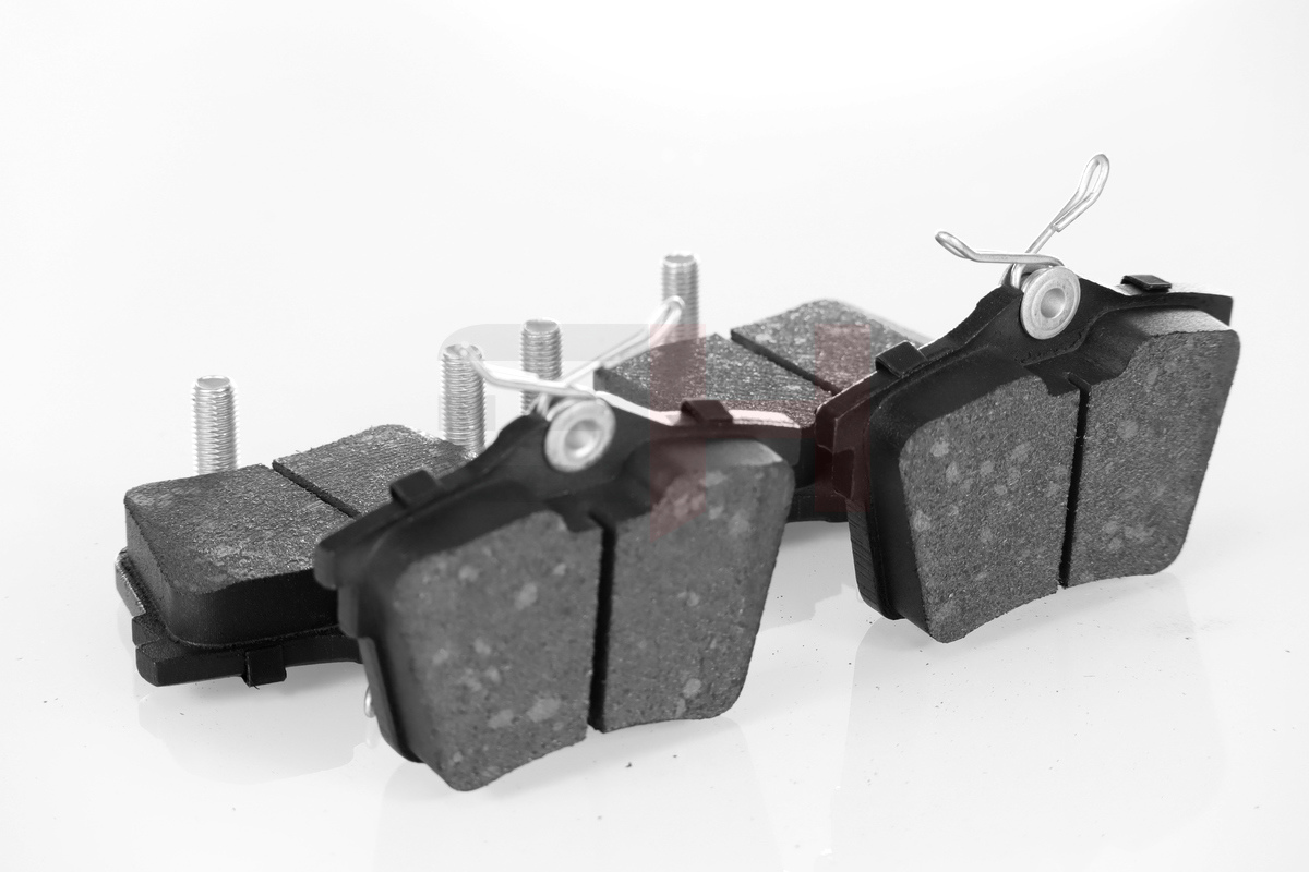 Комплект тормозных колодок, дисковый тормоз - GH-413745 GH